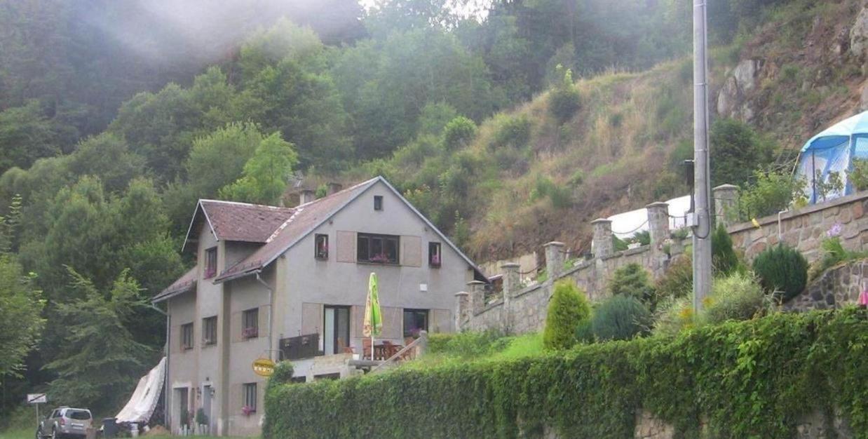 Penzion Apartmany Becov Bečov nad Teplou Εξωτερικό φωτογραφία