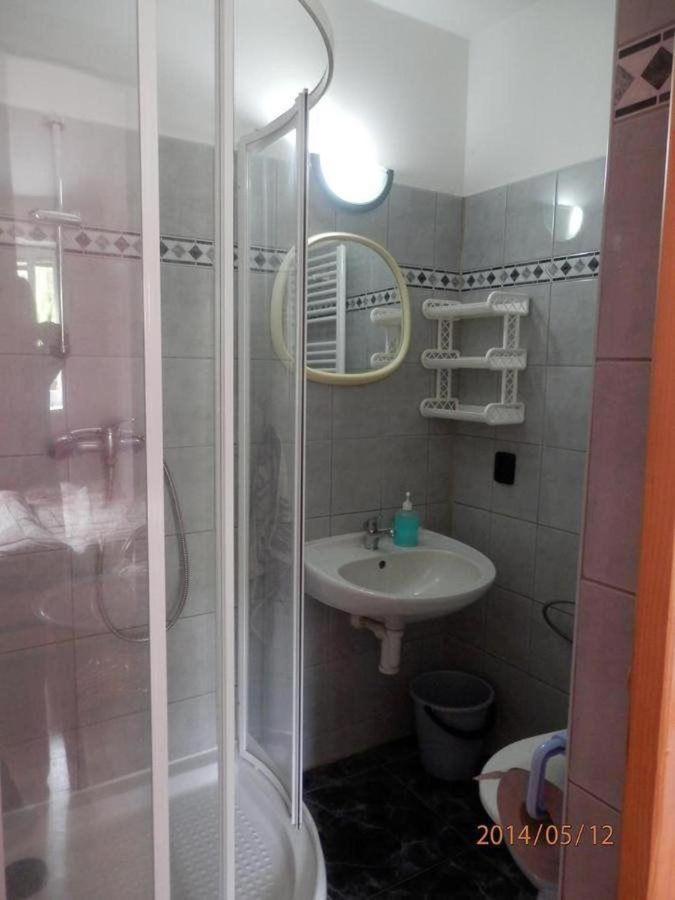 Penzion Apartmany Becov Bečov nad Teplou Εξωτερικό φωτογραφία