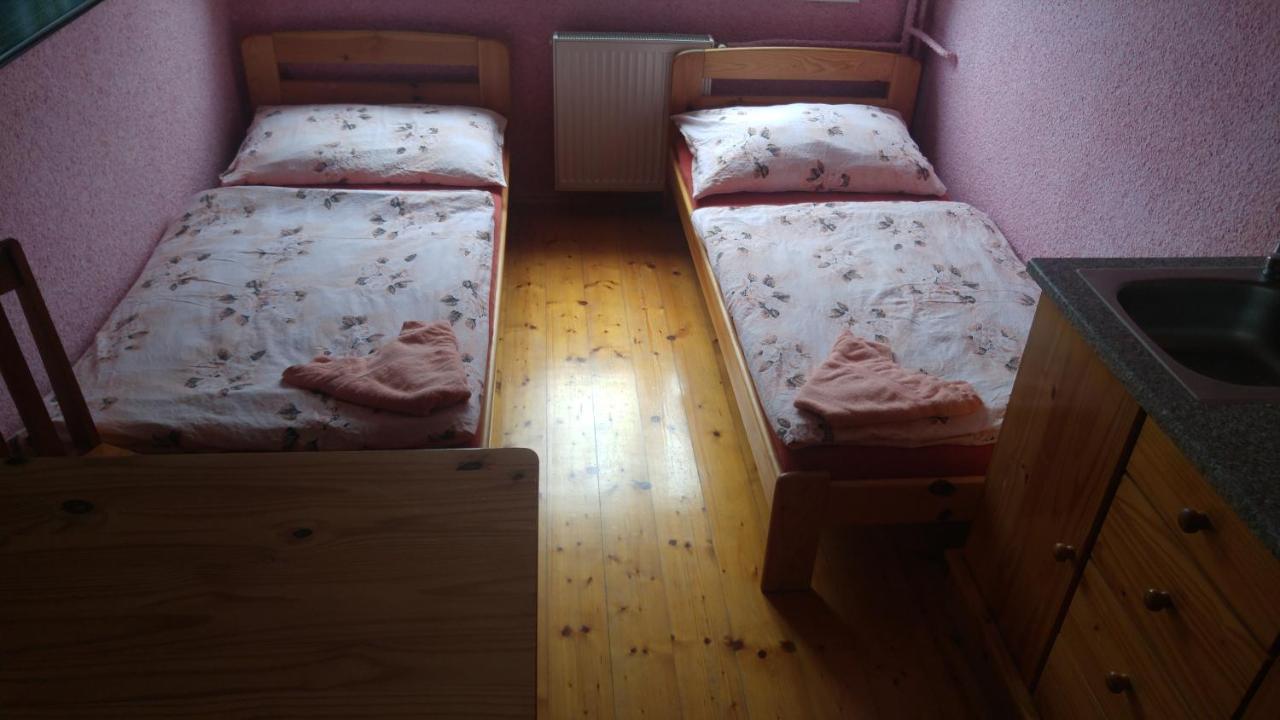 Penzion Apartmany Becov Bečov nad Teplou Εξωτερικό φωτογραφία