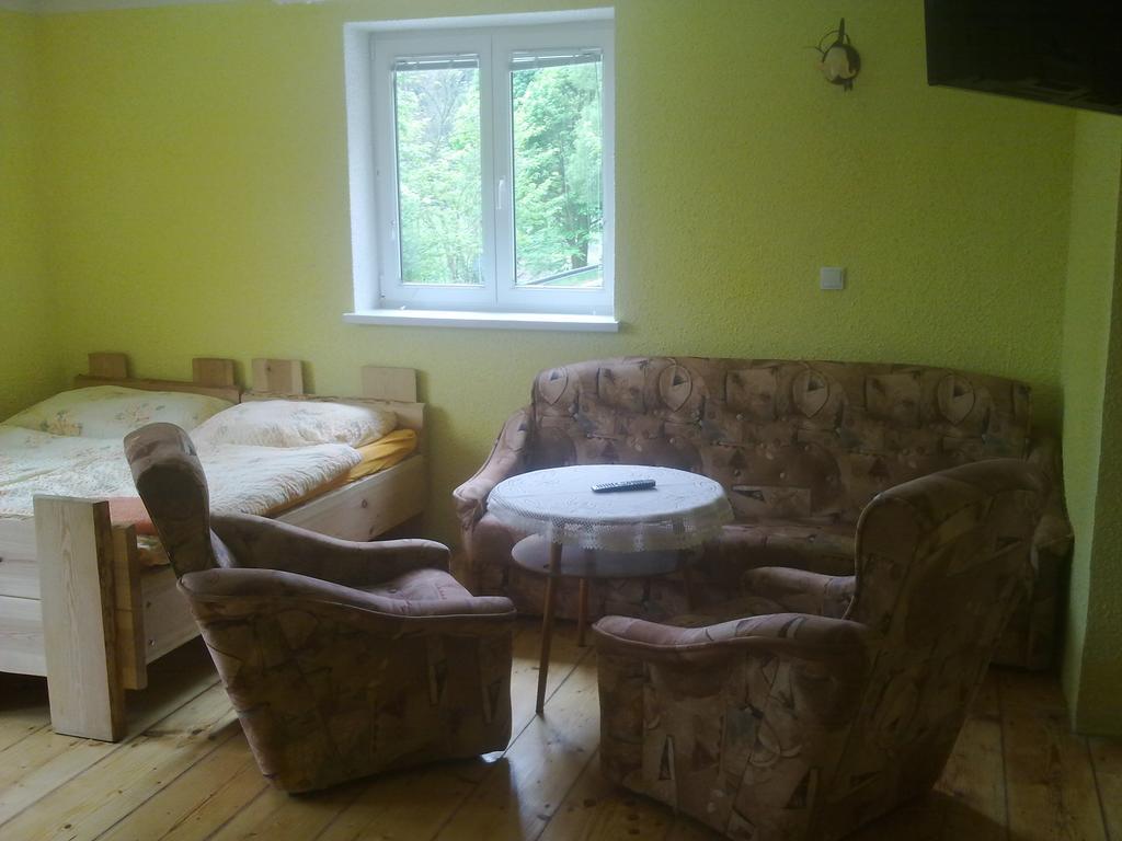 Penzion Apartmany Becov Bečov nad Teplou Δωμάτιο φωτογραφία
